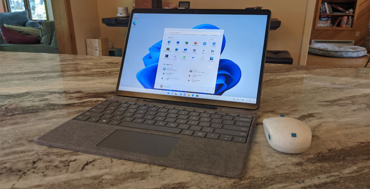 لپ تاپ تریدرها به نام Microsoft surface pro 8